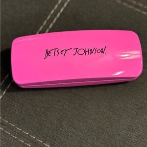 Betsey Johnson Sunglasses Hot Pink Case Leopard Print Interior & Cleaning Cloth